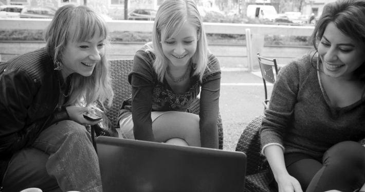 hipster-girls-working